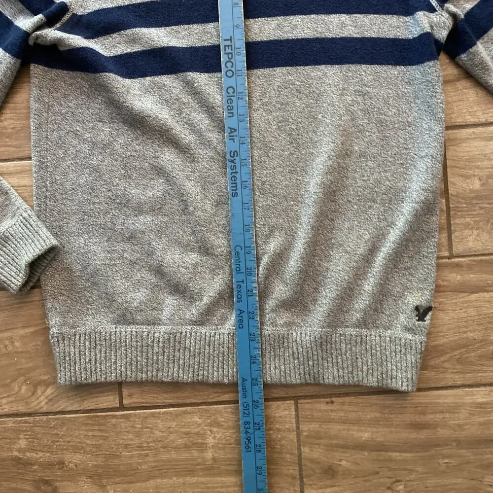 American Eagle Outfitters Men's Sweater — Gray — Blue Stripes